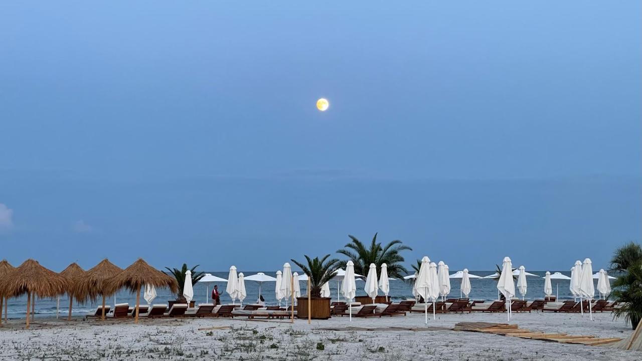 Seaview Deluxe Double Studio - Beachfront Resort Năvodari Екстериор снимка